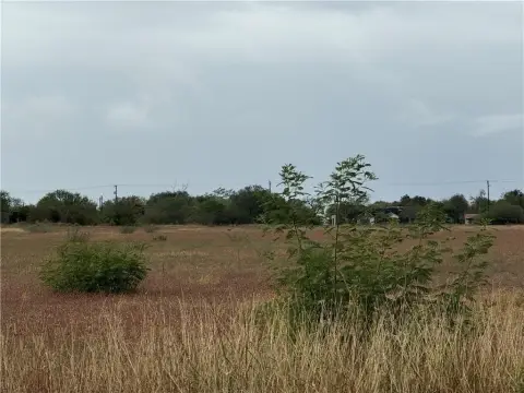 Residential Land in Alice, TX