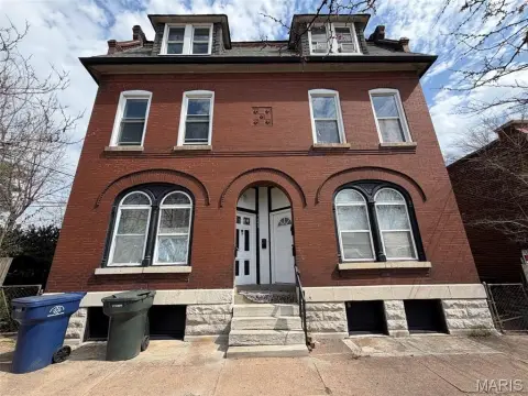 Brick 4-Unit Apartment Building