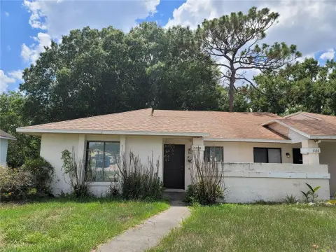 Half Duplex with Covered Lanai