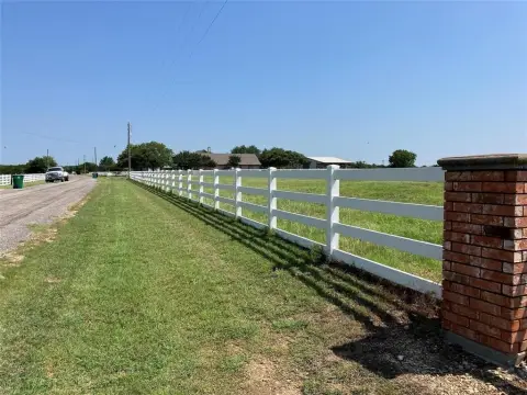 5+ Acres in White Bluff