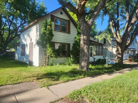 Upper/Lower Duplex with Rear Deck