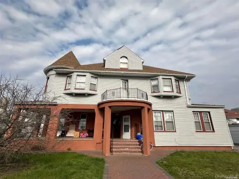 10-Unit Detached Multifamily Property