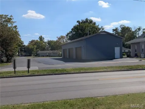 Automotive Shop with EV Charging