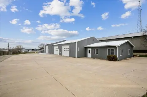 Flex Building with Warehouse Doors