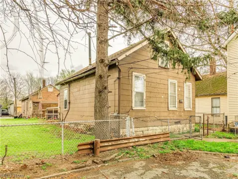 Two Homes, One Cleveland Lot
