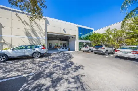 Doral Warehouse Near Airport