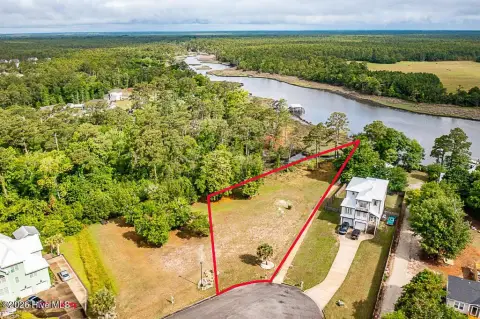 Waterfront Lot in Cottage Pointe