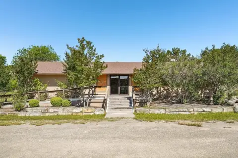 Kerrville Flex-Use Property For Rent