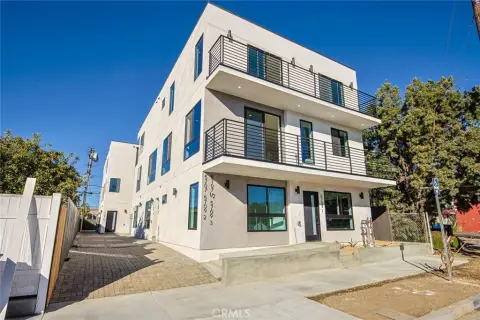 5-Unit Modern Apartment Building