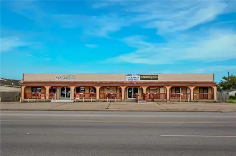 Mixed-Use Quadplex with Retail Space