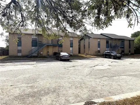 12-Unit Apartment Property