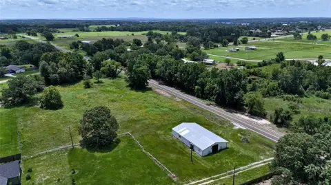 Adaptable Event/Business Space on Acreage