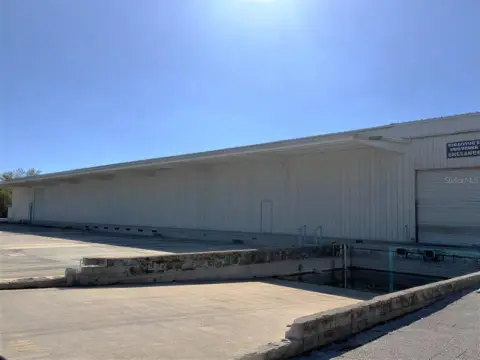 Warehouse with Grade and Truck Wells