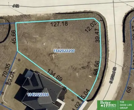 Residential Corner Lot in Omaha