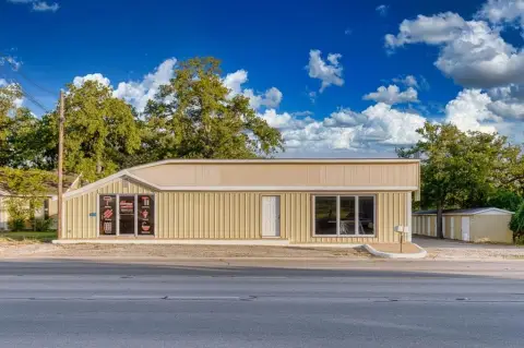 Self Storage Facility with Storefront