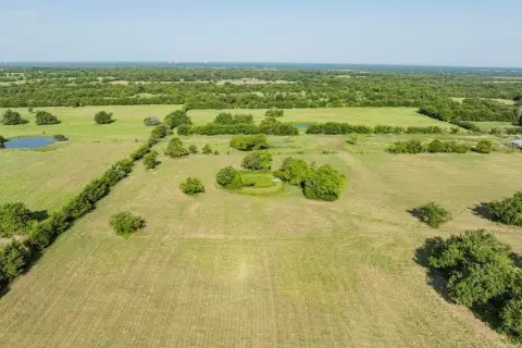 Spacious Land in Campbell, Texas