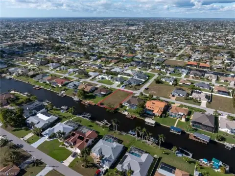 Waterfront Lot in Cape Coral