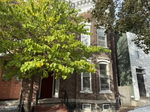 Schenectady Triplex in Historic Stockade