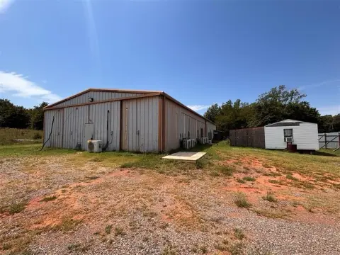 Flex Building with Greenhouses