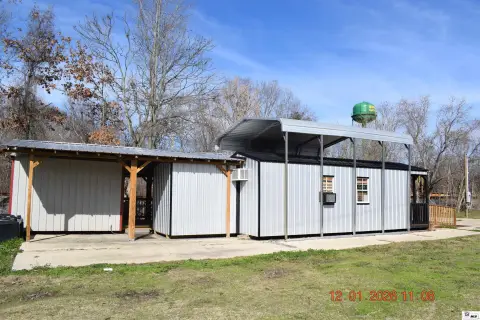 Turn-Key Restaurant with Food Truck Kitchen