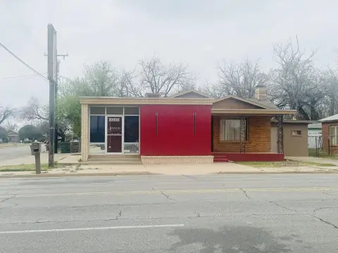 Retail Location With Apartments