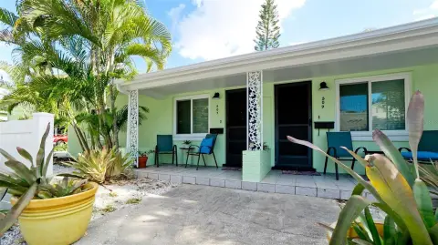 Duplex with Screened Lanais