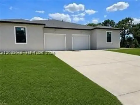 Duplex With Flexible Living Space