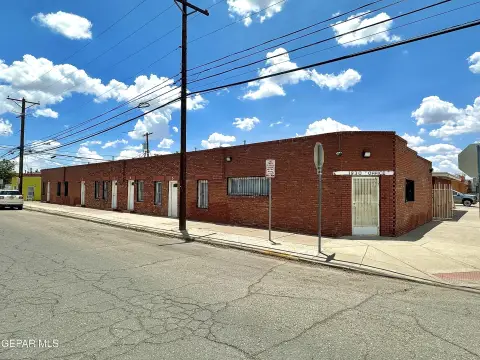11-Unit Apartment Building with Courtyard