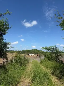 Ranch-Ready Acreage with Pole Barn