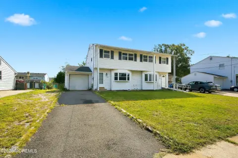 Duplex with Basement and Garage
