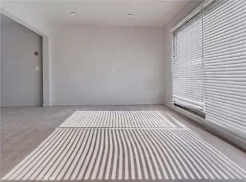 Flexible Live-Work Space