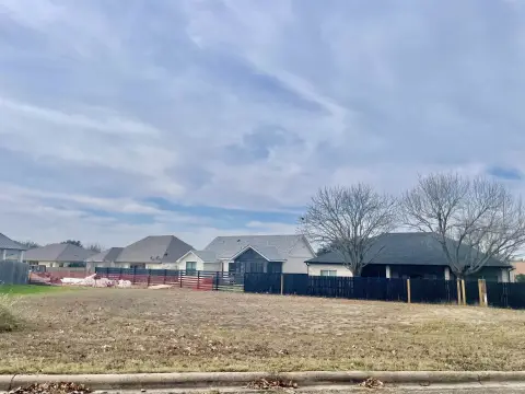 Level Building Site in Meadowlakes