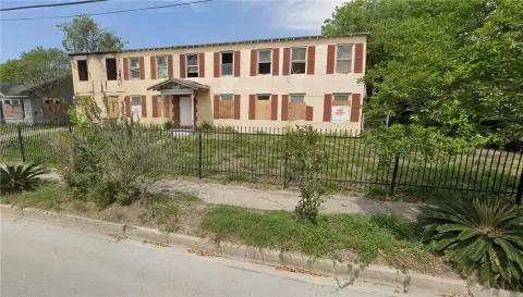 8-Unit Apartment Building