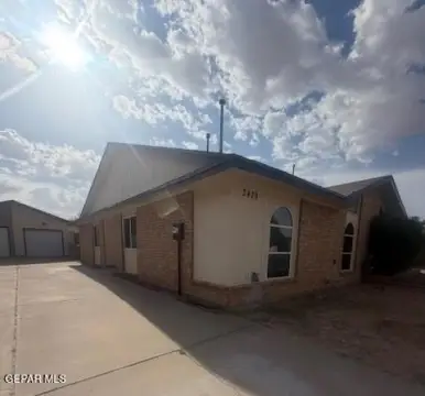 Renovated 3BR Duplex with Updates