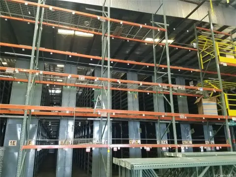 Warehouse with Mezzanine Office