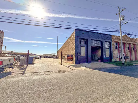 Llano Commercial Space for Lease
