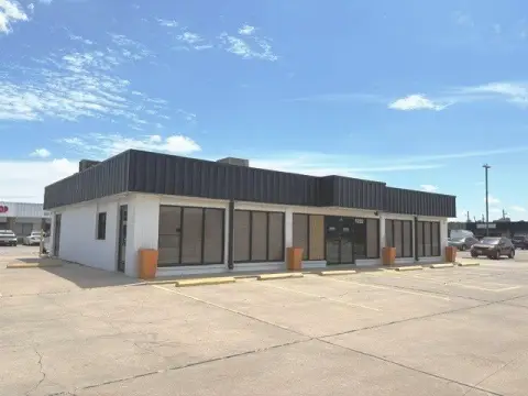 Freestanding Retail Storefront