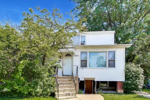 Tenant-Occupied Triplex with Garage