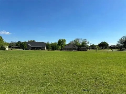 Spacious Corner Lot in Durant