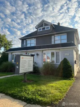 Mixed-Use Building with Office Potential