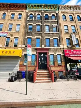 8-Unit Brick Apartment Building