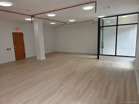Open-Plan Retail Suite
