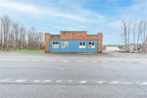 Versatile Commercial Property on Highway