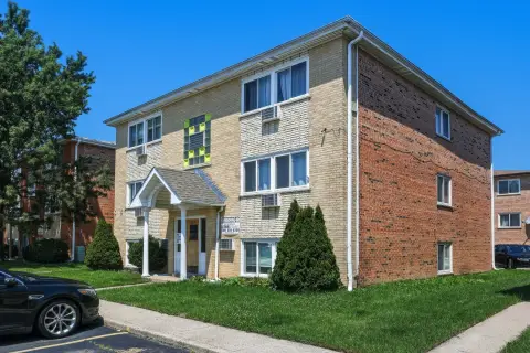 6-Unit Apartment Building
