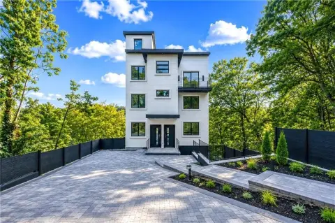 Duplex Property with Skyline Views