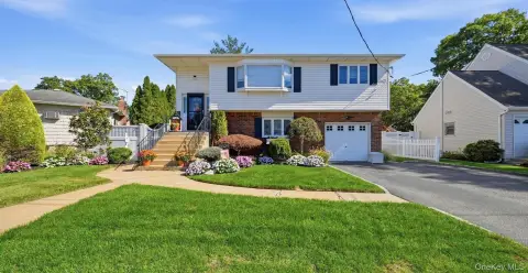 Six-Bedroom Duplex with Separate Apartment