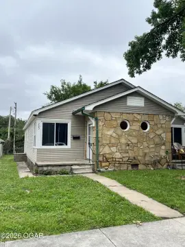 Refurbished Duplex with Fenced Yard