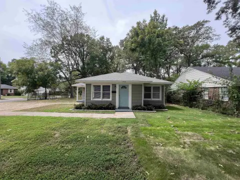 Duplex with Outdoor Yard