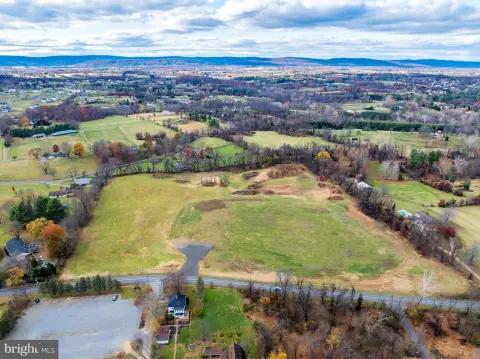 Scenic Land Parcel in Hamilton