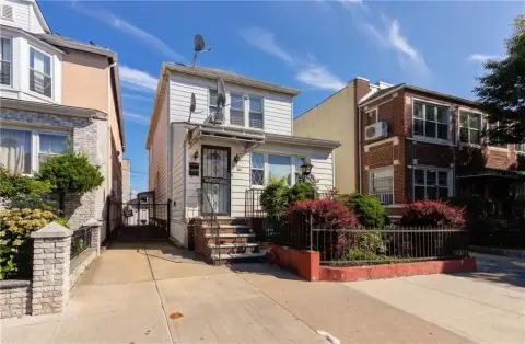 Detached Duplex With Garage
